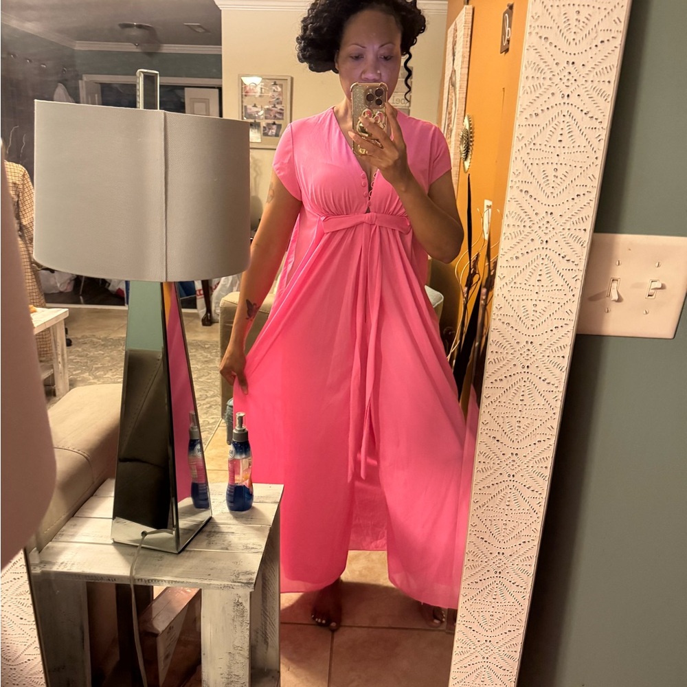 Lucie Ann of Beverly Hills. Elegant Pink Women's Nightgown